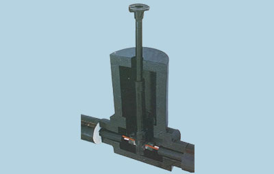 Robinet de branchement et bouche à clé en PE installés sur un tuyau de branchement en cuivre de type. K, tracé par THERMOCÂBLE®, dans un système de conduits en PEHD préisolés.
